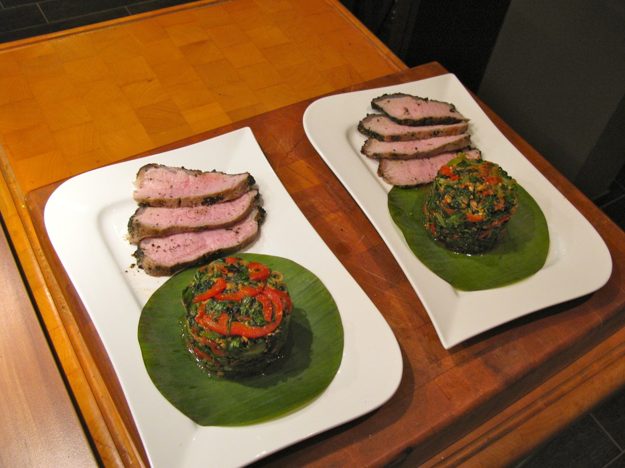 Gebratener Kalbsrücken im Nori-Staub und Asia de Cuba&nbsp;Salat