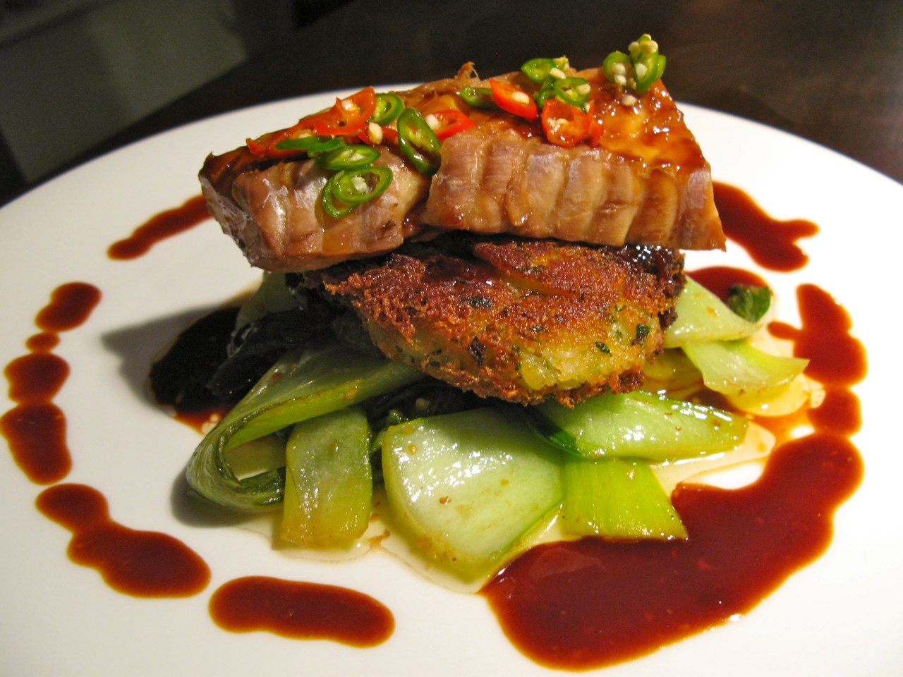 Kabeljau aus dem Zitronengras-Dampf mit ‚Cod-Cakes‘ und Pak&nbsp;Choi