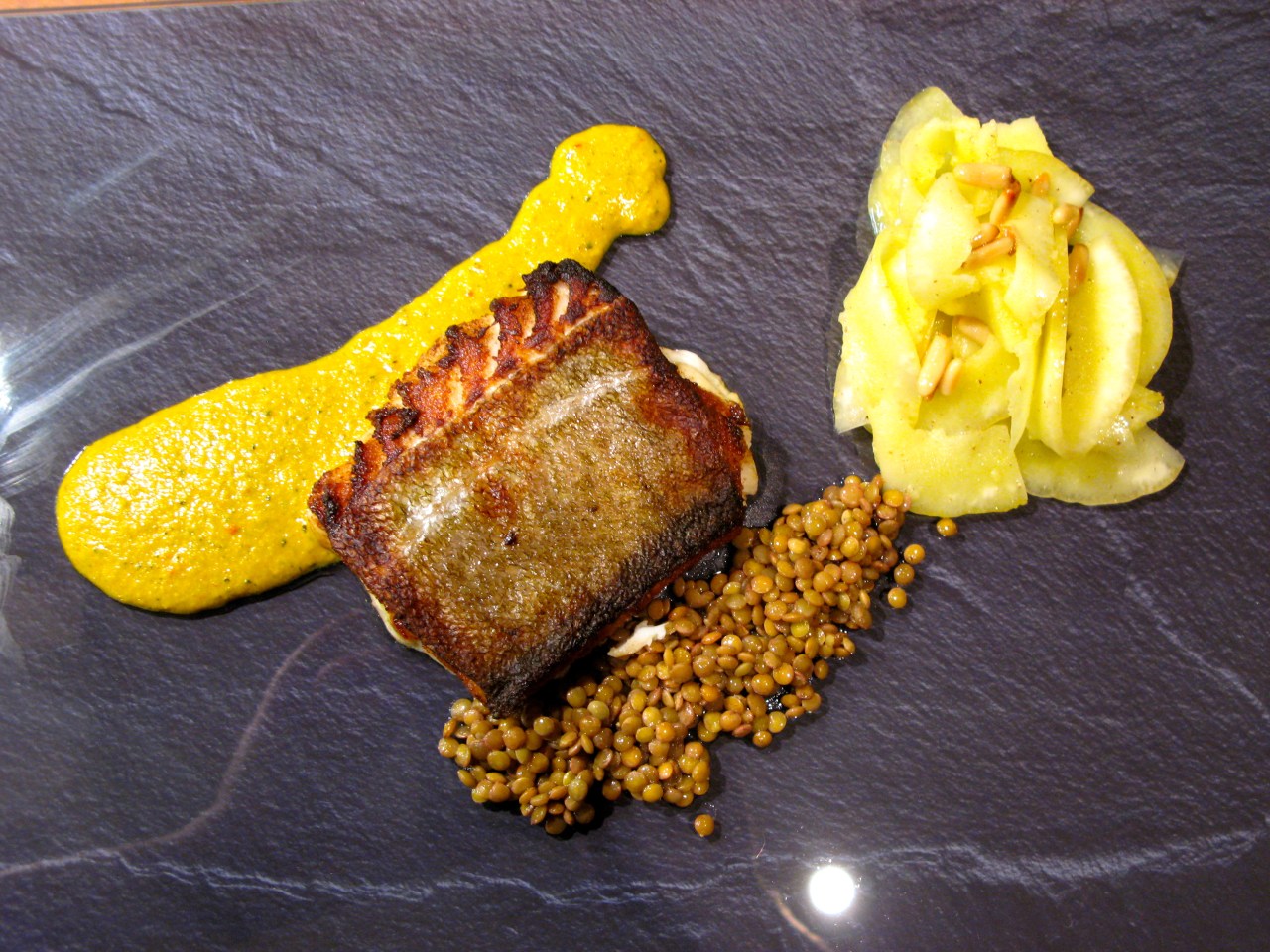 Marinierter Skrei mit Berglinsen und Cedro-Salat