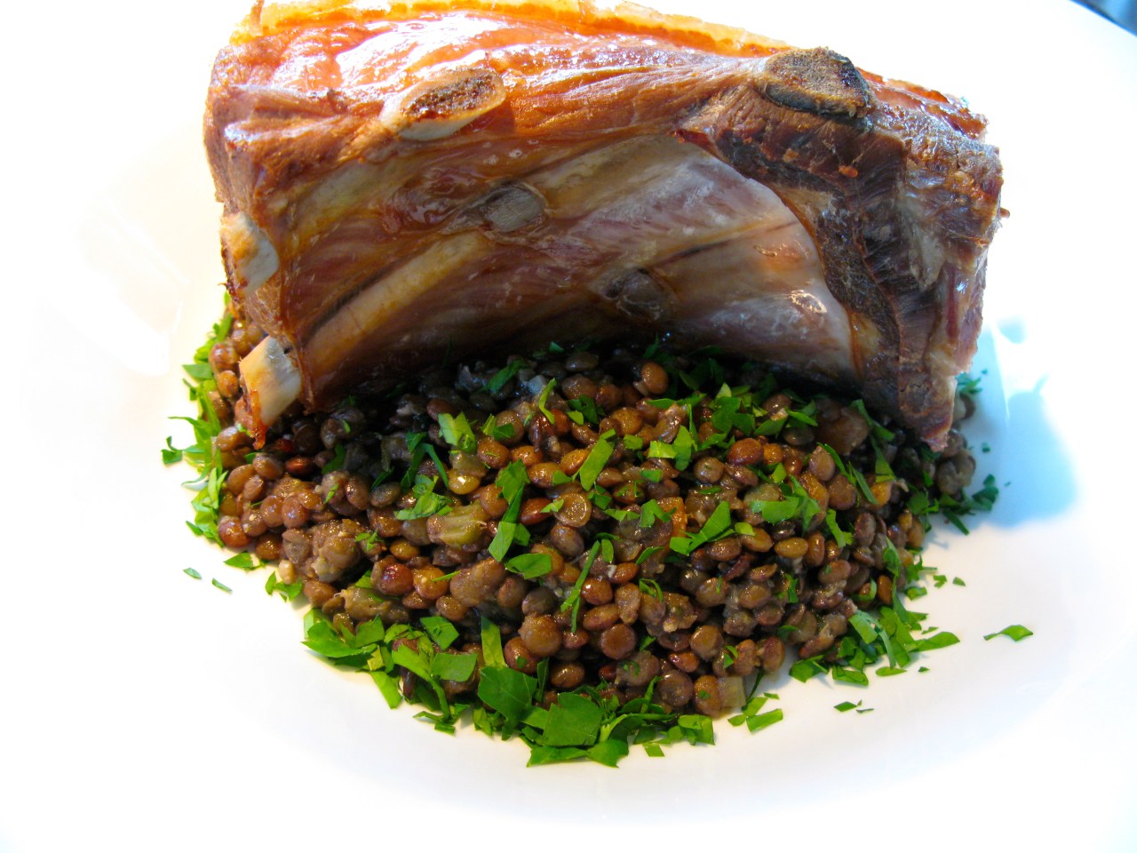 Schweinebauch und Linsen