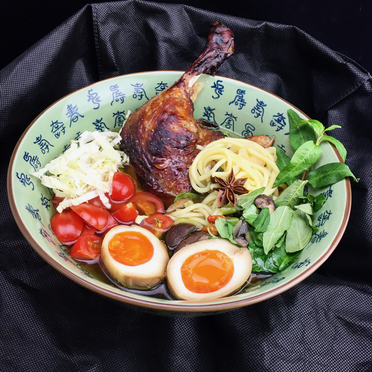 Vietnamesische Entensuppe (Mì Vịt Tiềm)